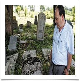 Eli at the Jewish Cemetery in Vilkaviskis